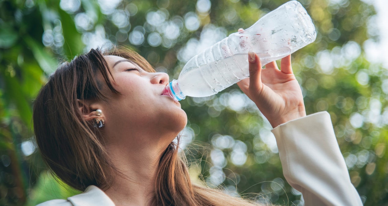 Sıcakta neden su içmelisiniz? Şaşırtıcı faydaları!